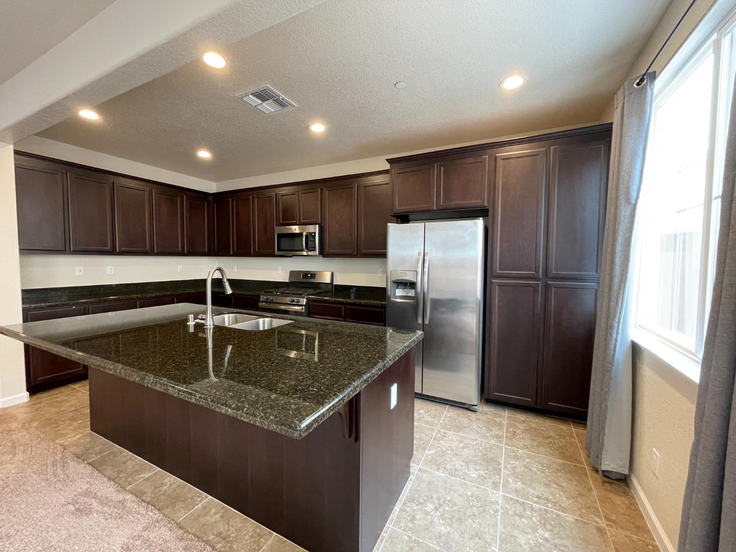 3845 Lookout Dr, Modesto, CA 95355