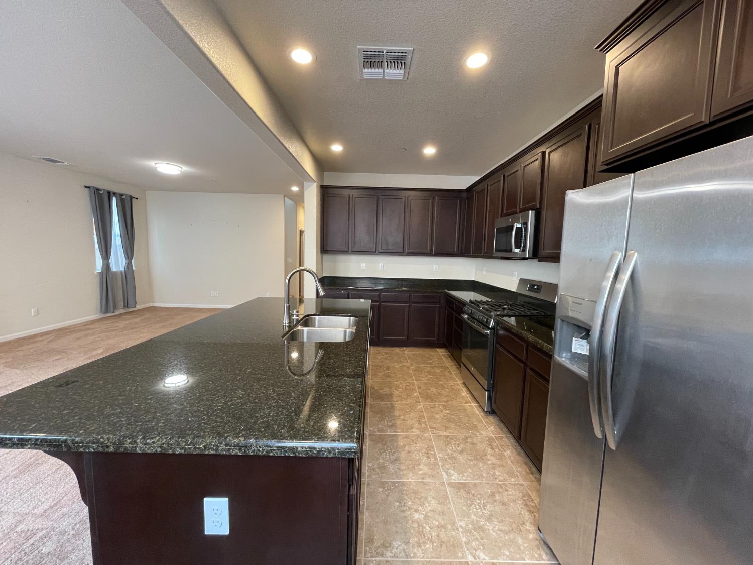 3845 Lookout Dr, Modesto, CA 95355