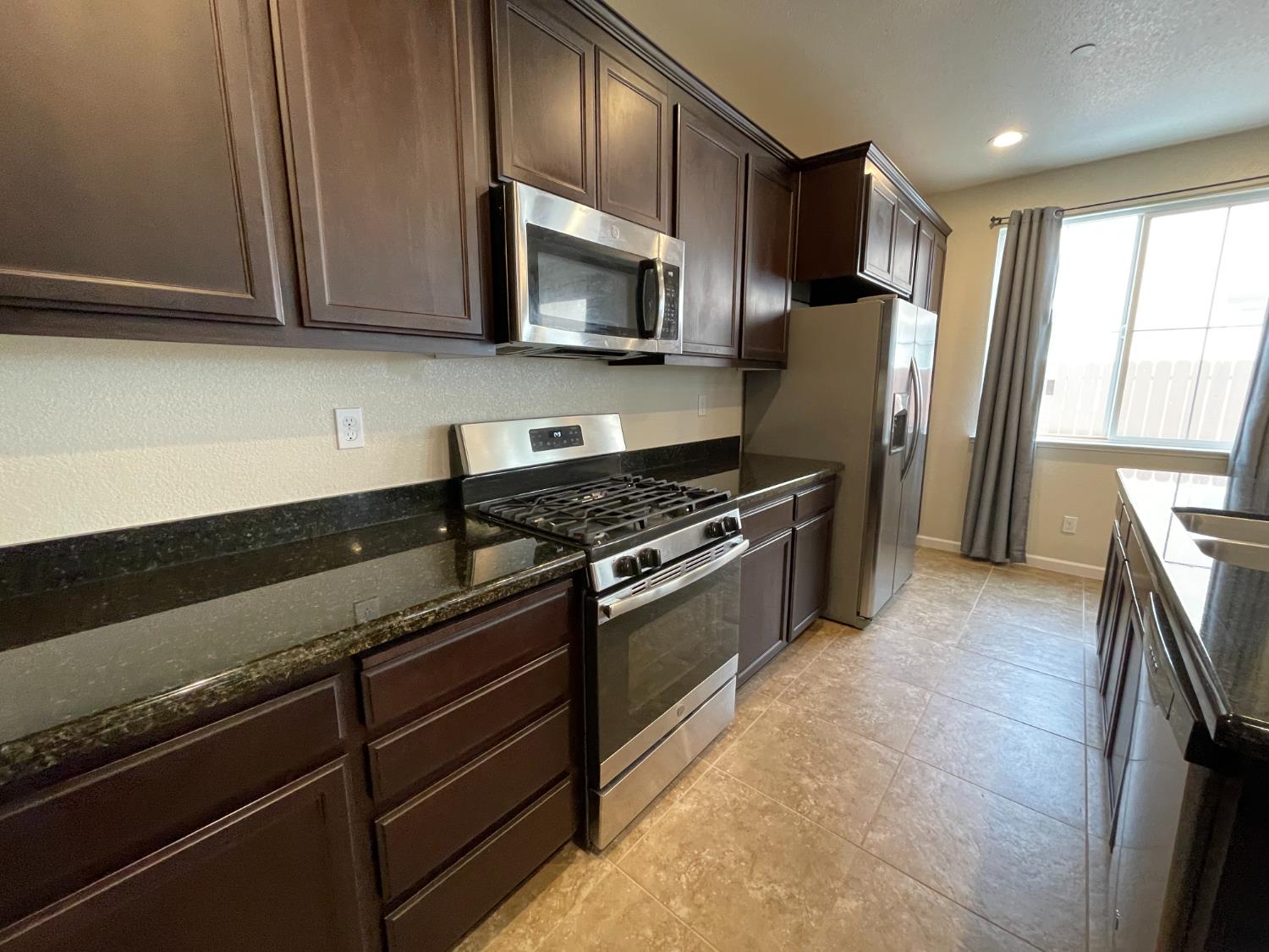 3845 Lookout Dr, Modesto, CA 95355