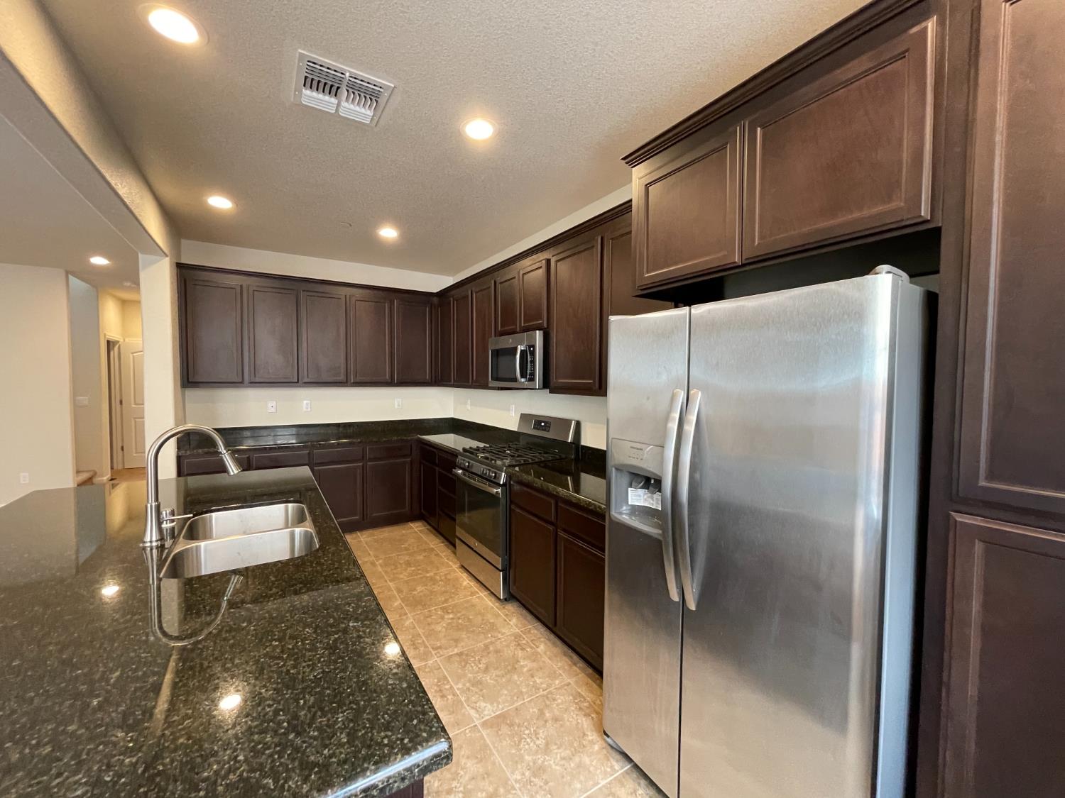 3845 Lookout Dr, Modesto, CA 95355