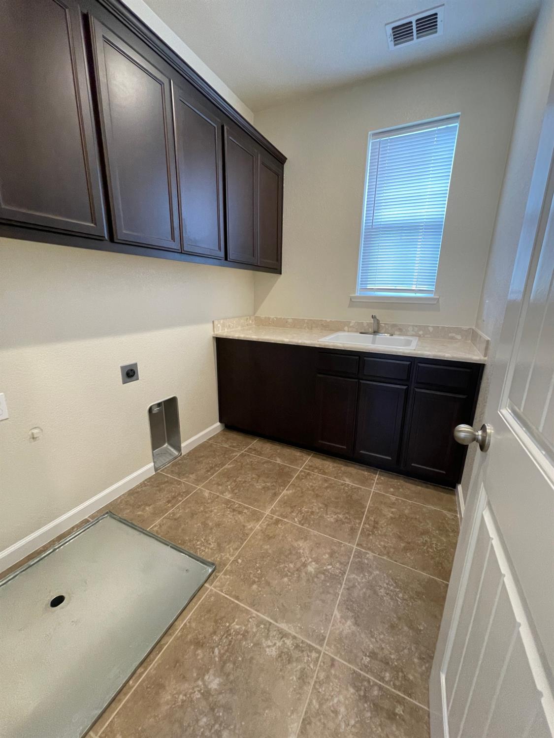 3845 Lookout Dr, Modesto, CA 95355