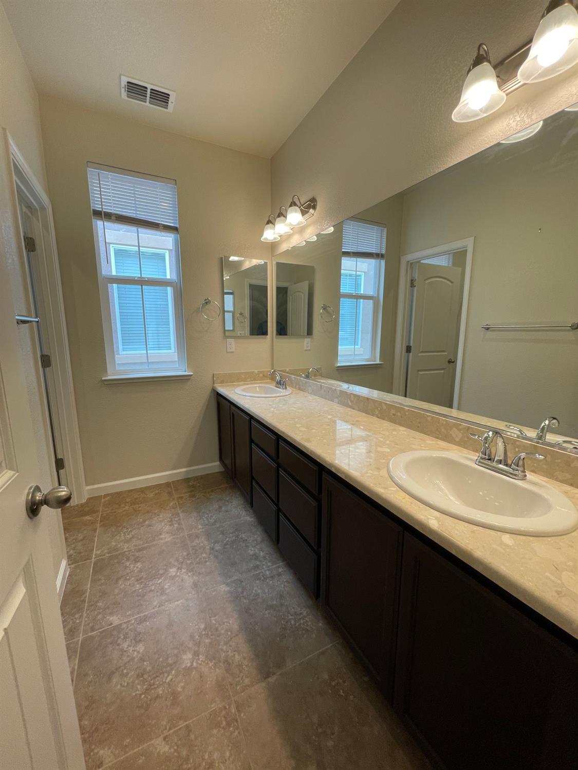 3845 Lookout Dr, Modesto, CA 95355