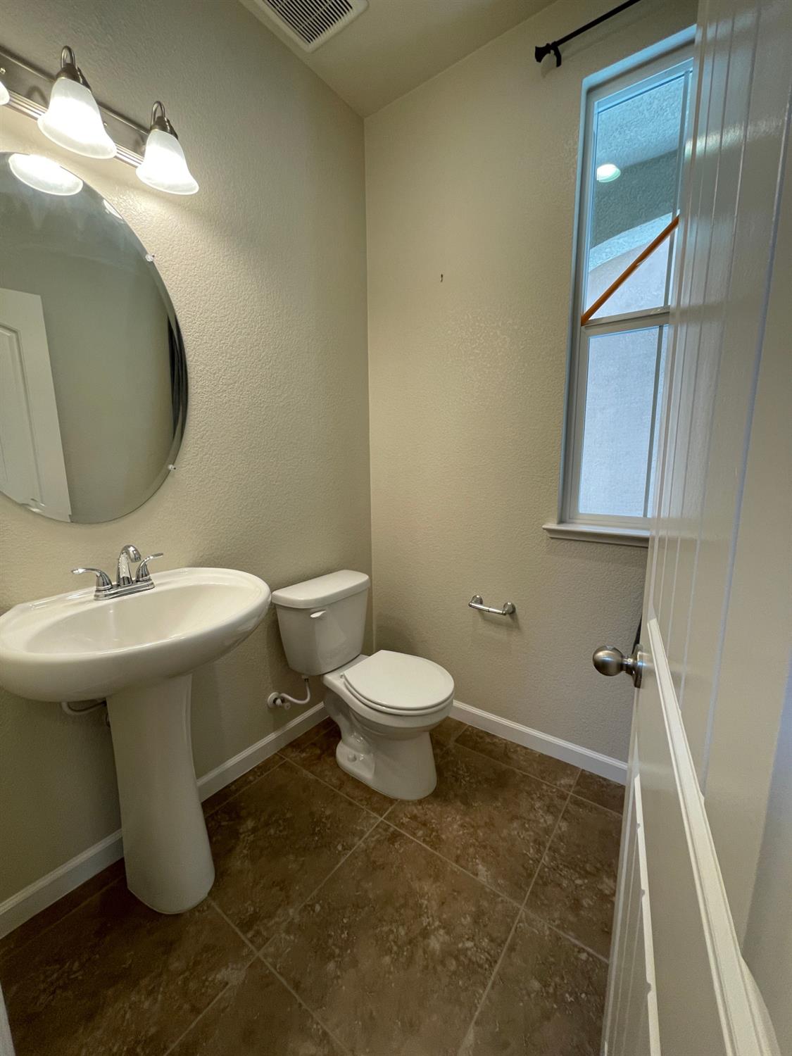 3845 Lookout Dr, Modesto, CA 95355