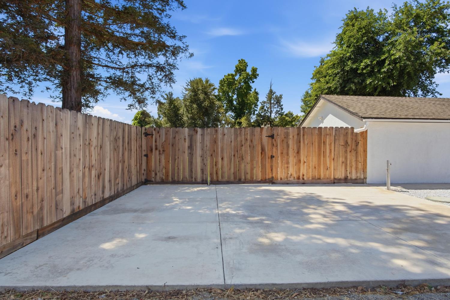 6244 Robin Ave, Livingston, CA 95334