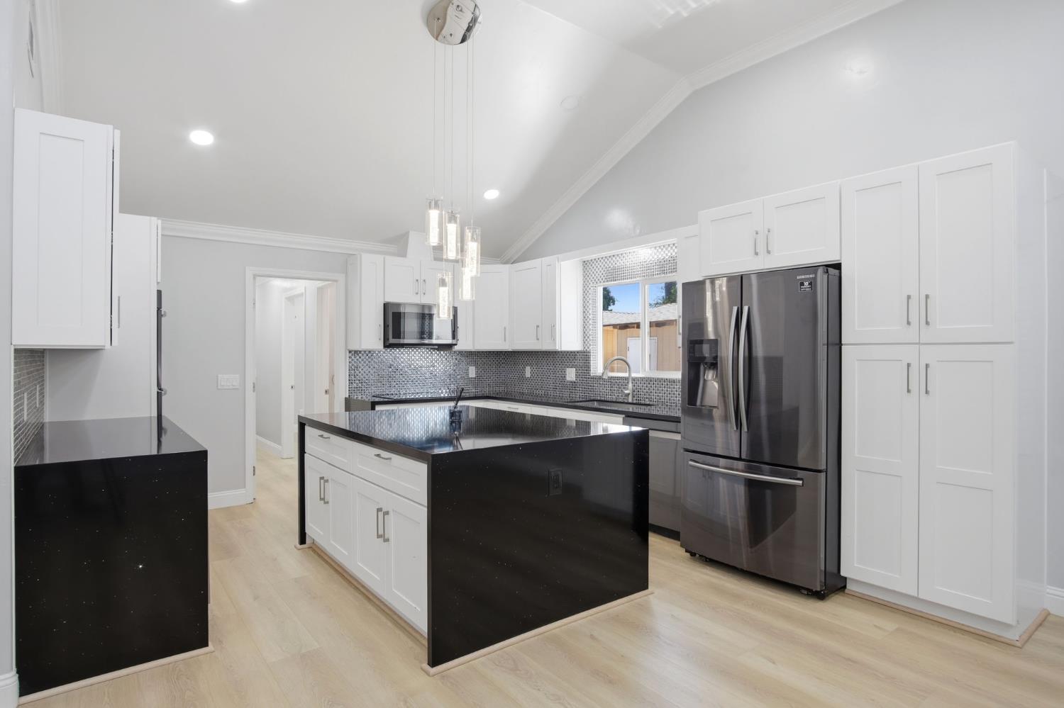 6244 Robin Ave, Livingston, CA 95334