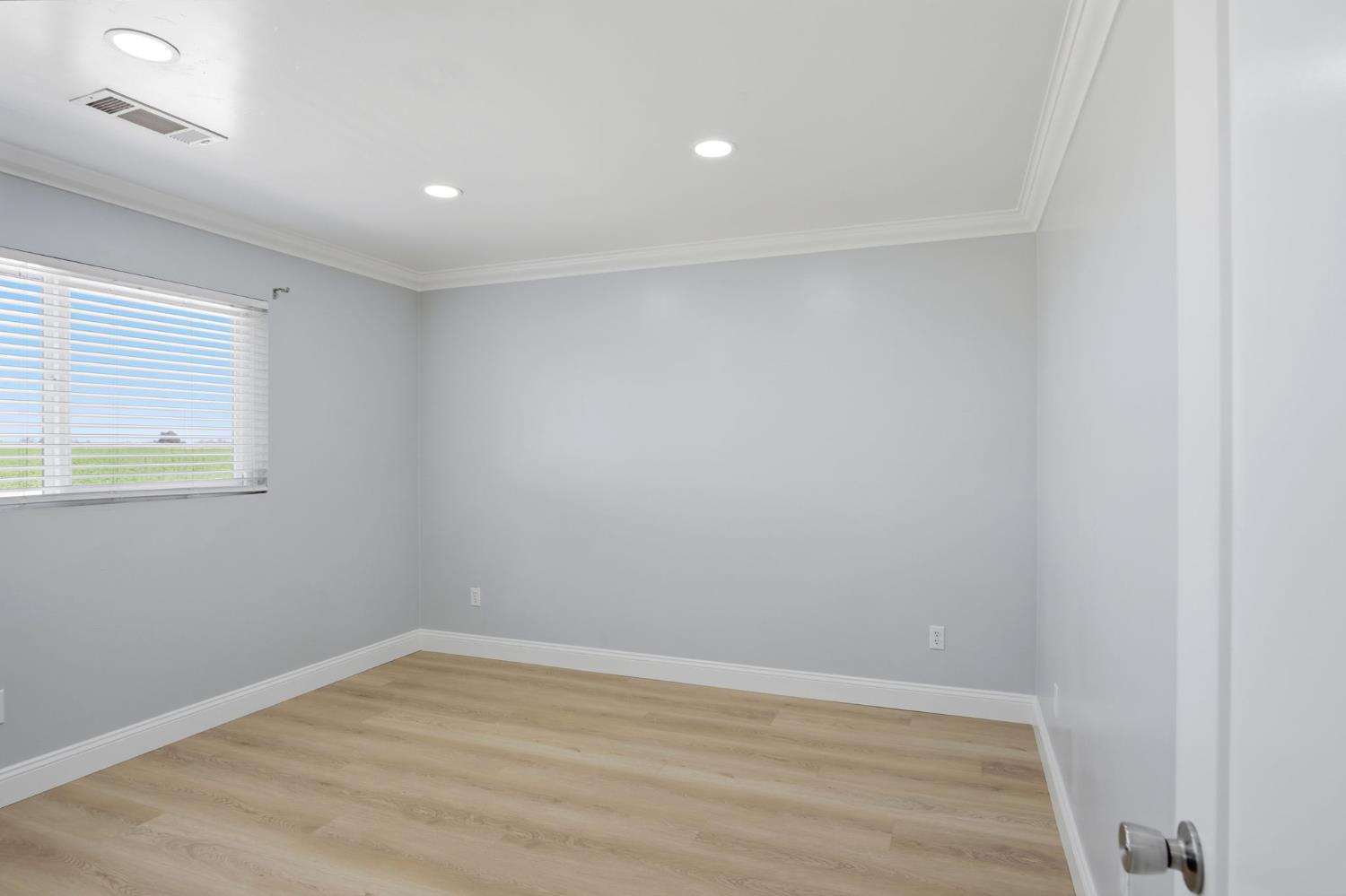 6244 Robin Ave, Livingston, CA 95334