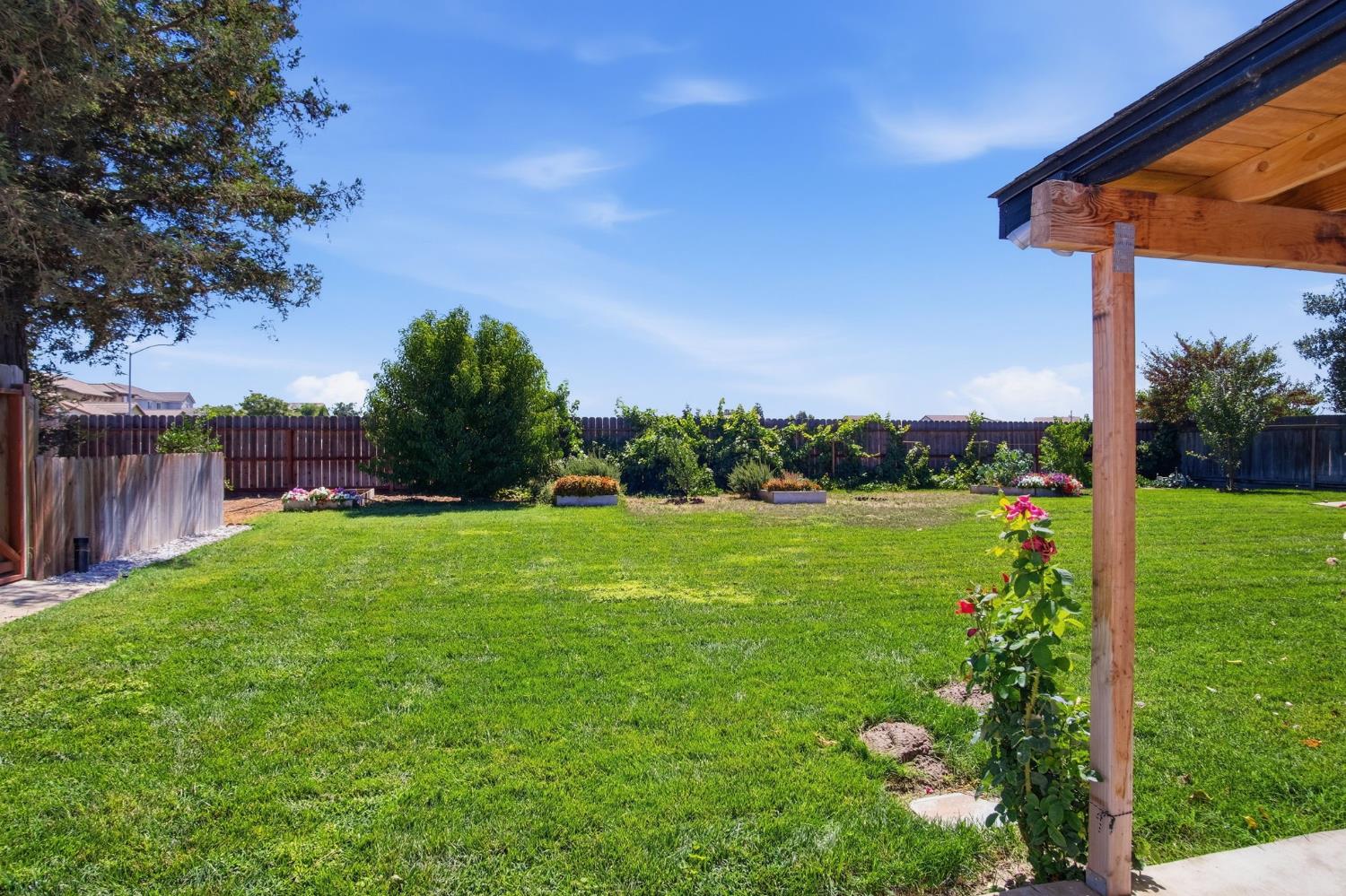 6244 Robin Ave, Livingston, CA 95334
