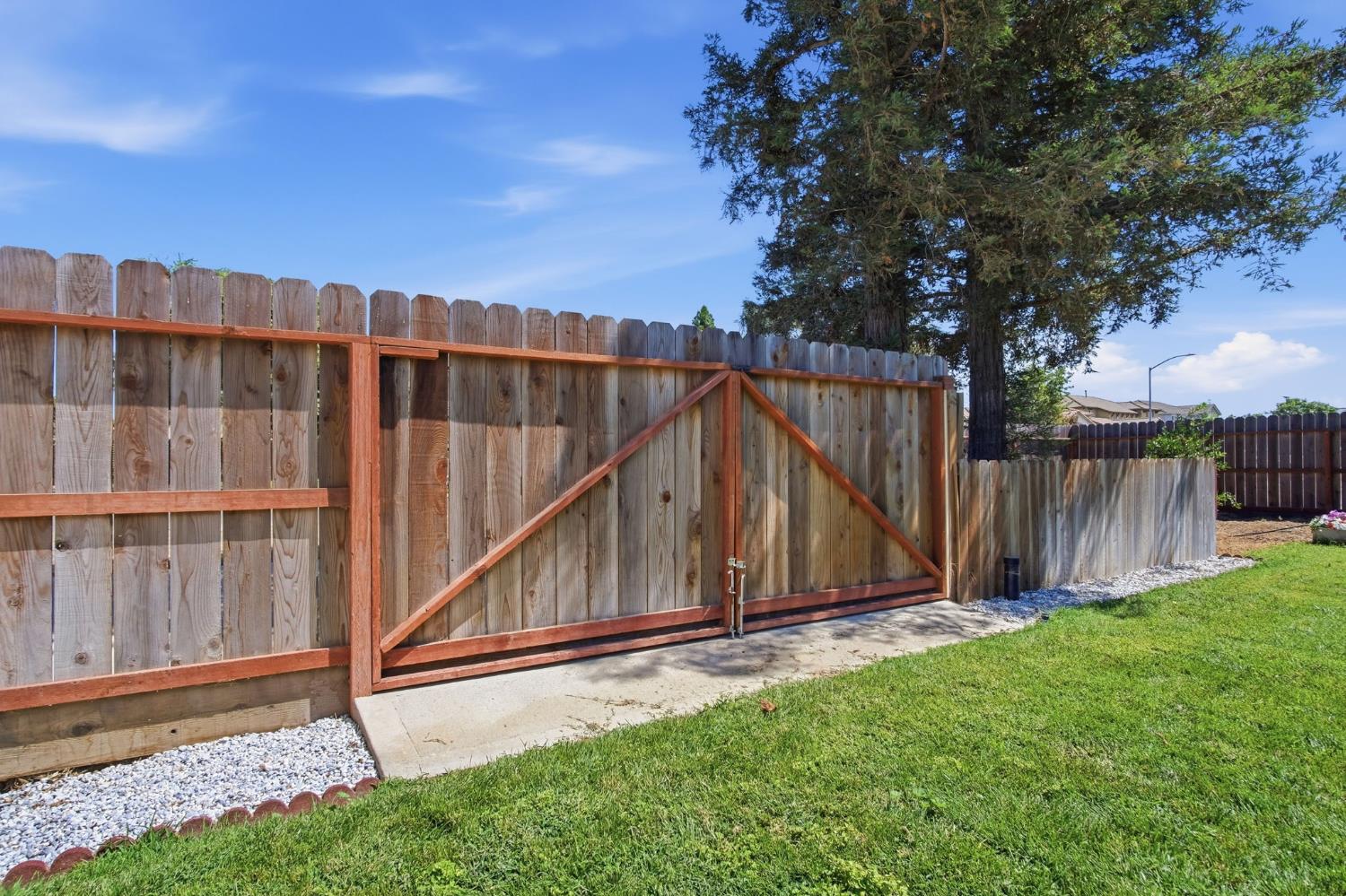 6244 Robin Ave, Livingston, CA 95334