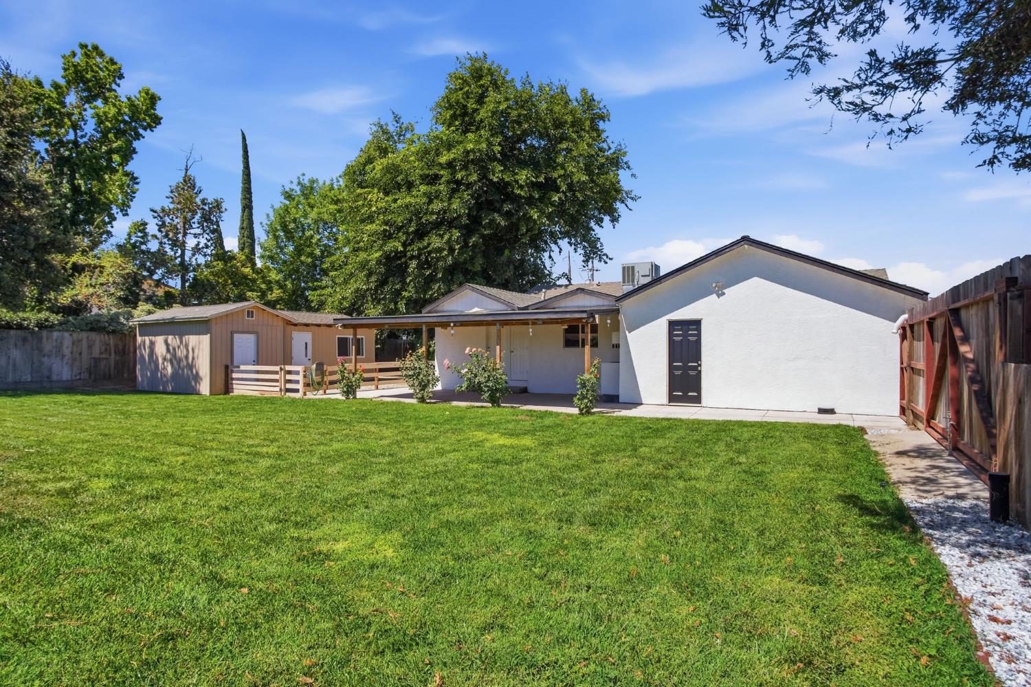 6244 Robin Ave, Livingston, CA 95334