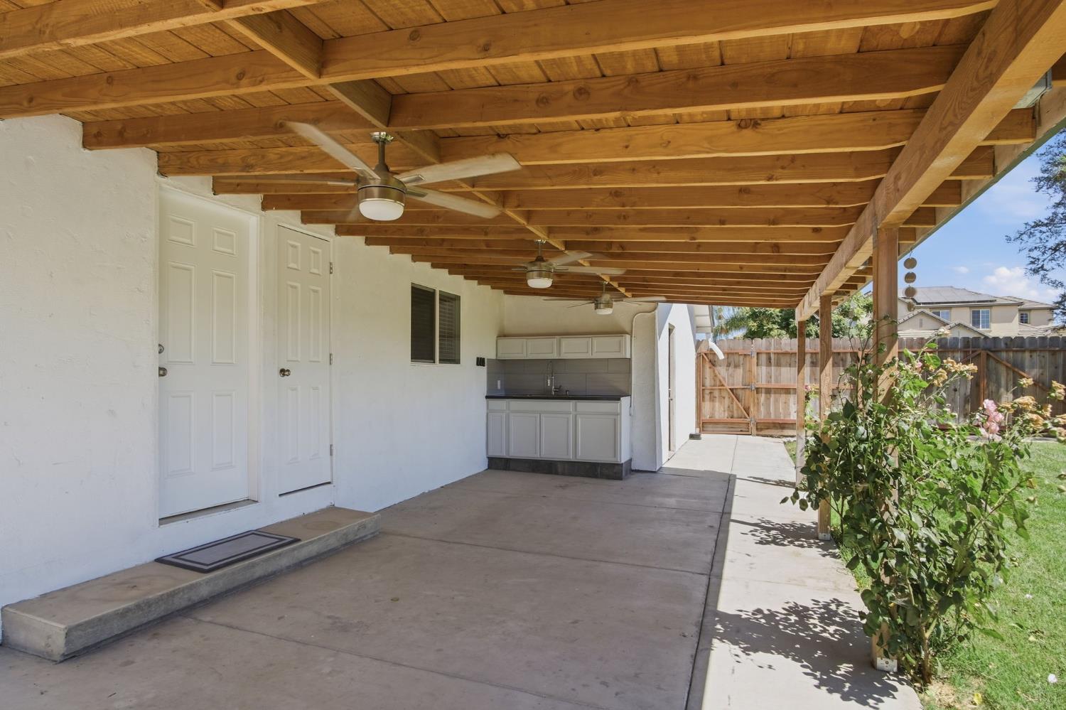 6244 Robin Ave, Livingston, CA 95334