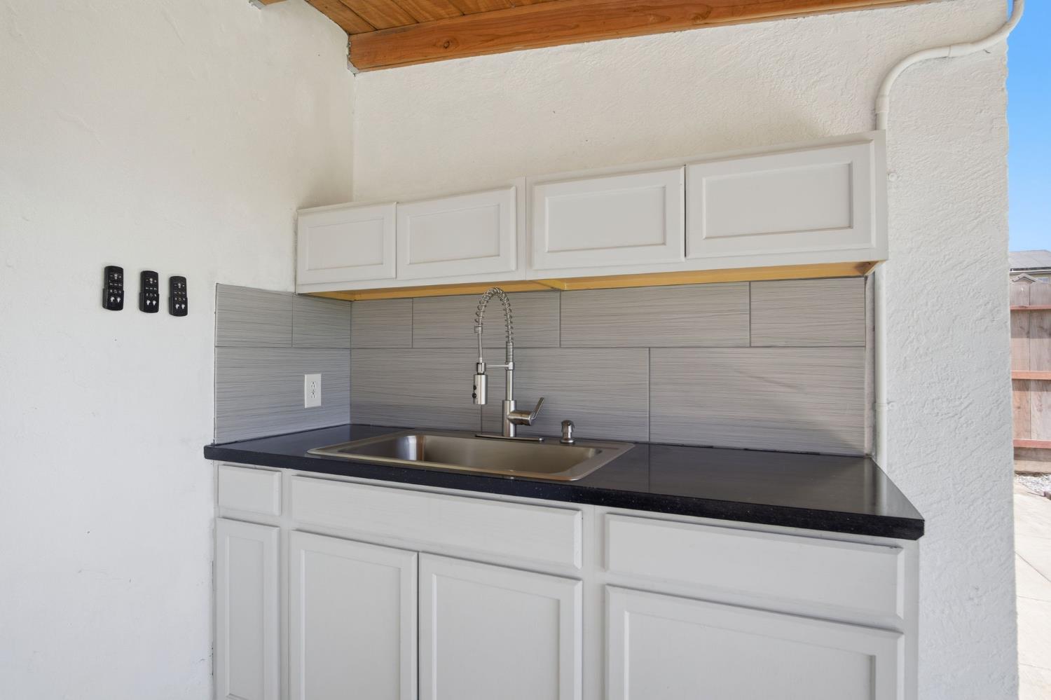 6244 Robin Ave, Livingston, CA 95334
