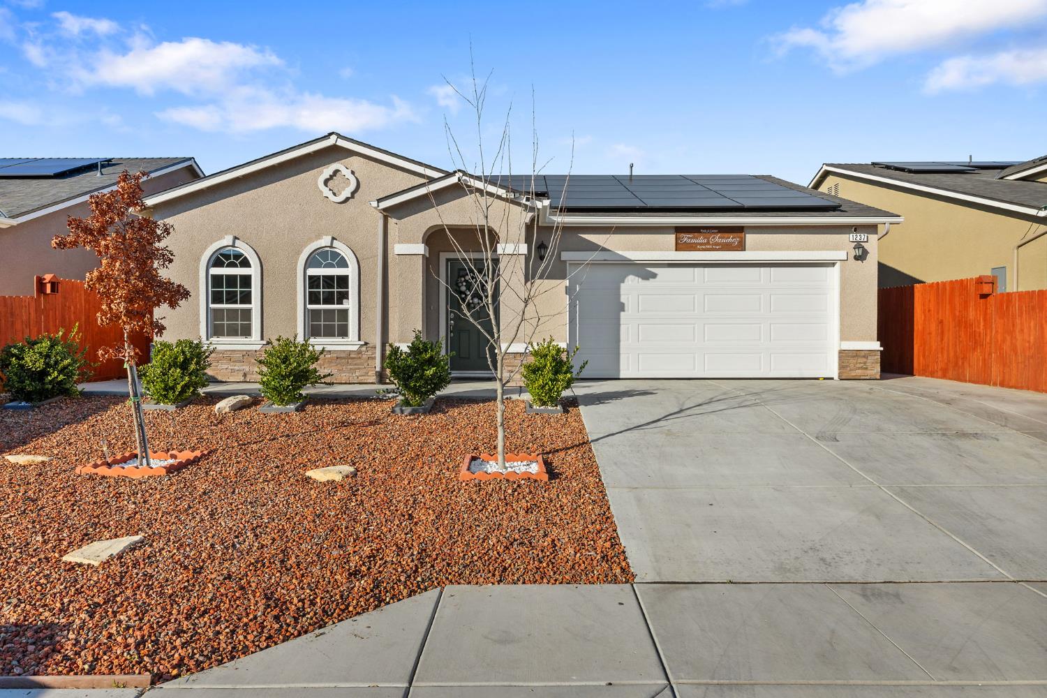 1237 E Orange St, Avenal, CA 93204