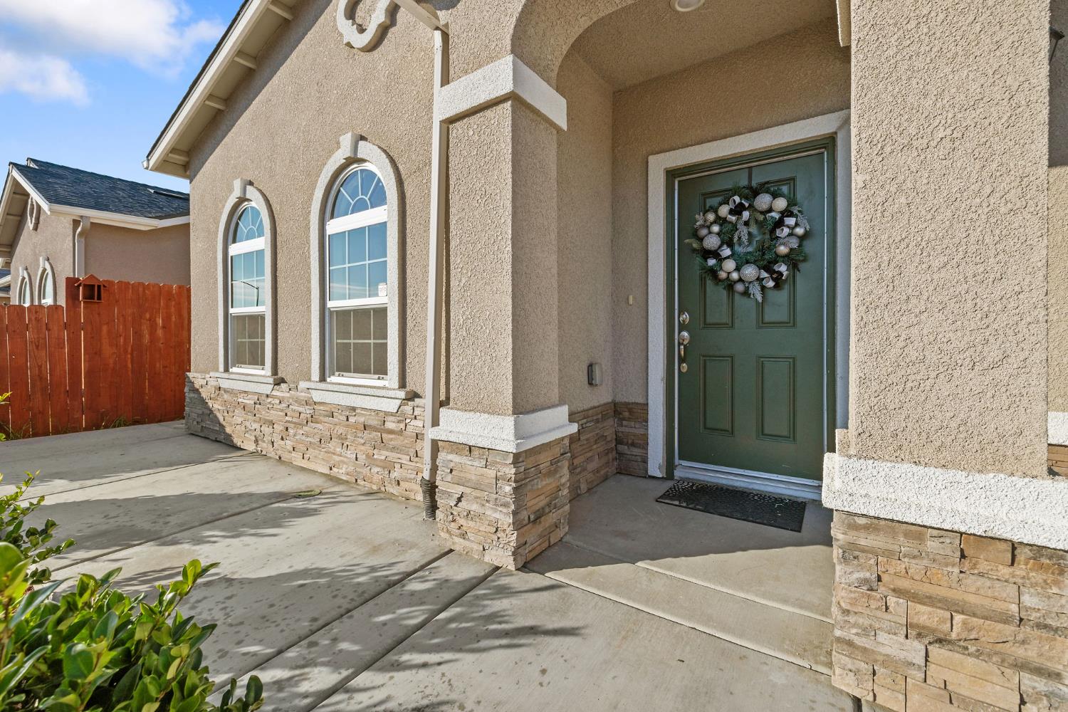 1237 E Orange St, Avenal, CA 93204