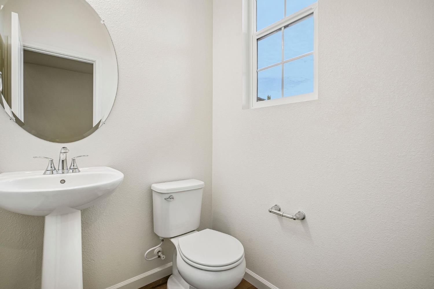 5412 Harmony Cir, Riverbank, CA 95367