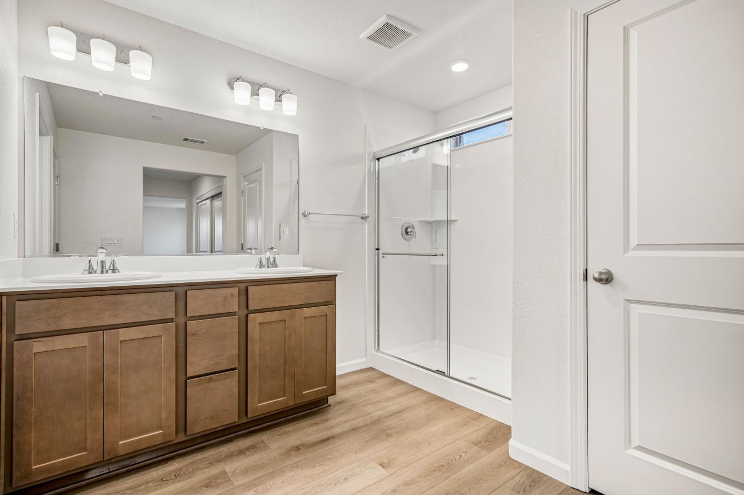 5412 Harmony Cir, Riverbank, CA 95367