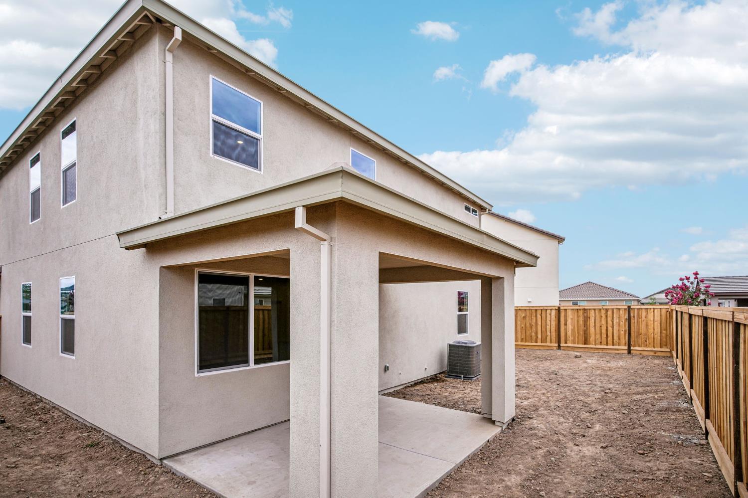5412 Harmony Cir, Riverbank, CA 95367