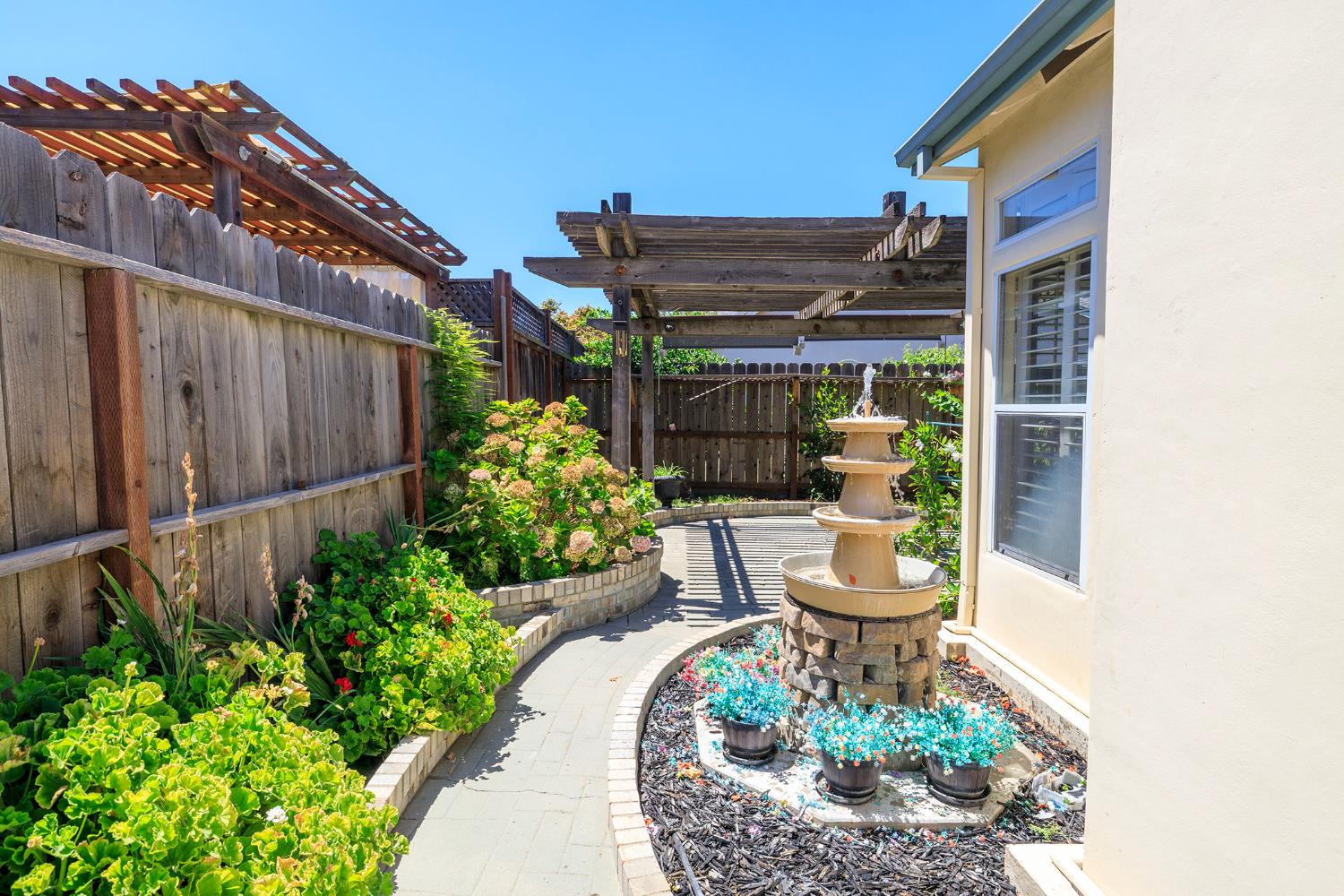 1108 Valencia Ct, Modesto, CA 95350