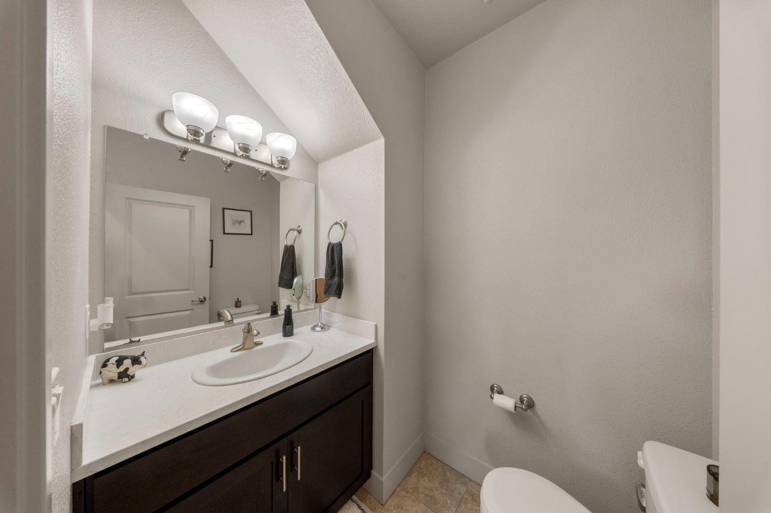8675 Anning Ct, Hilmar, CA 95324