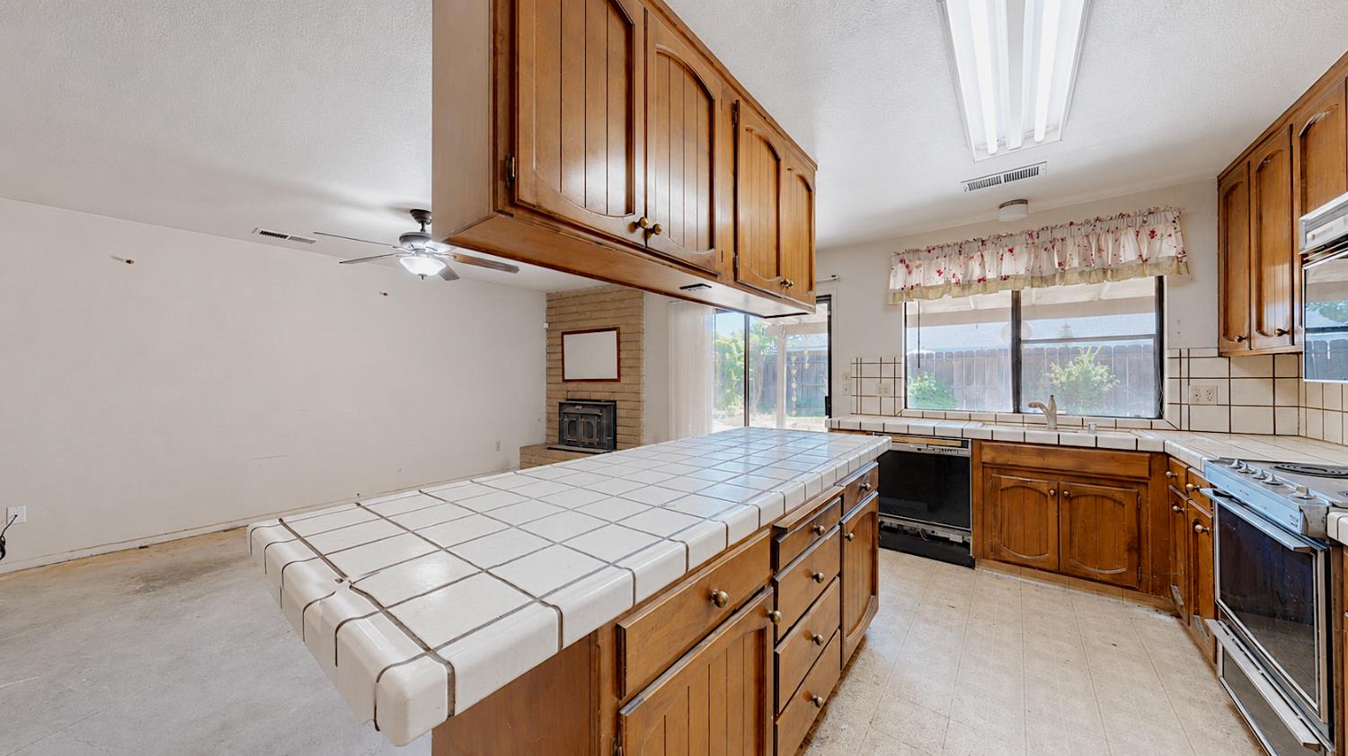 3704 Kona Oak Dr, Modesto, CA 95355