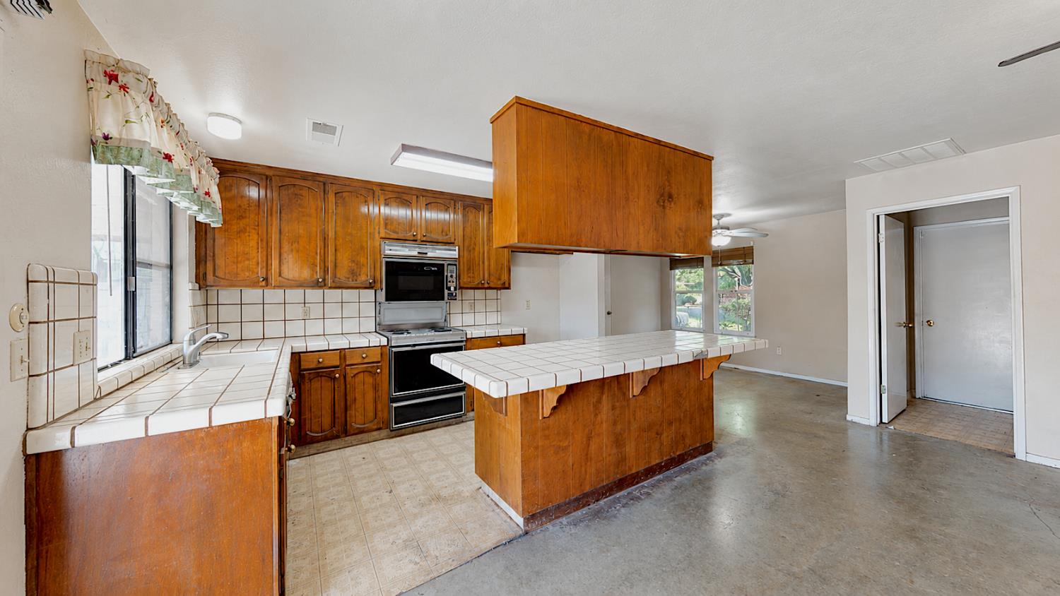 3704 Kona Oak Dr, Modesto, CA 95355