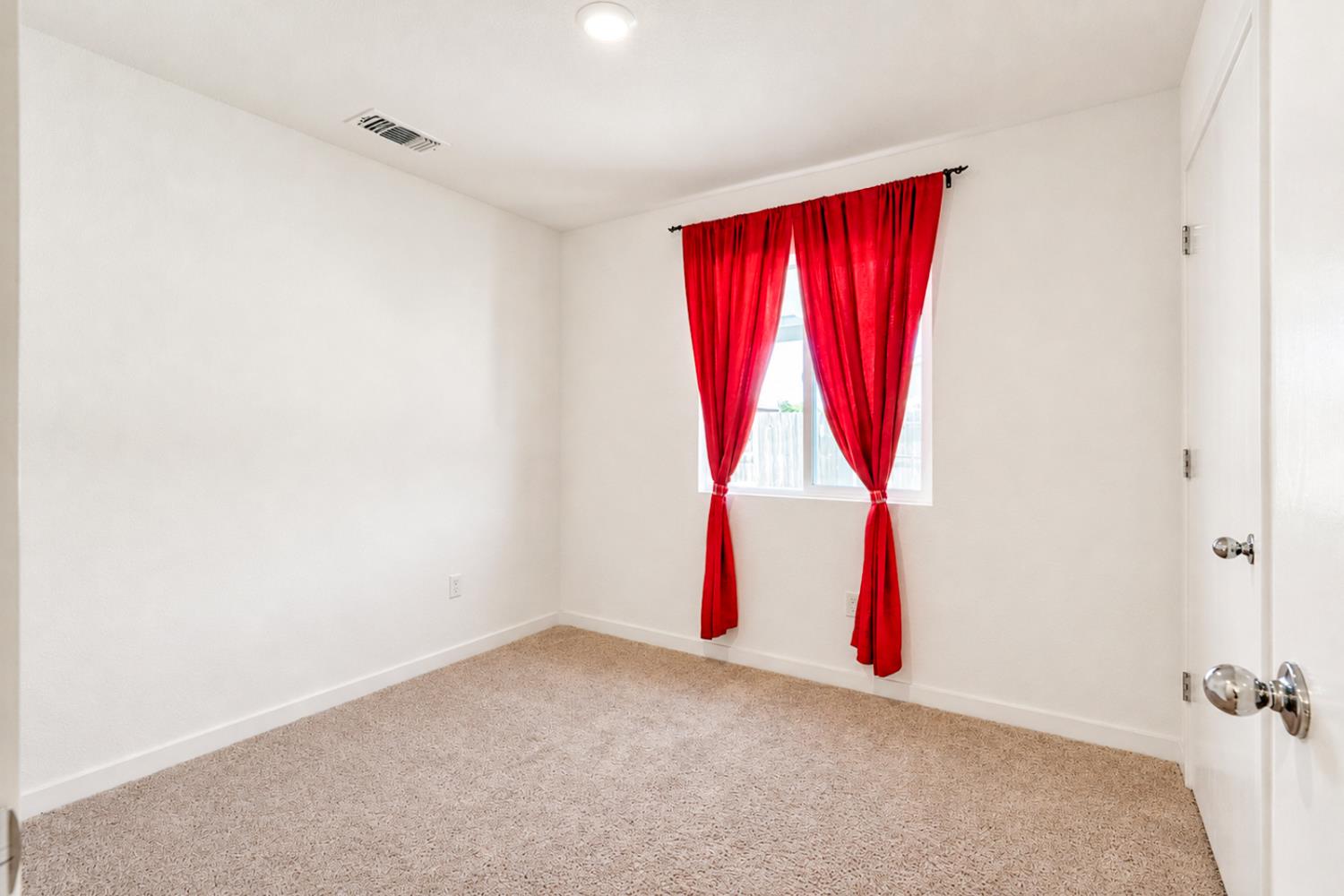 677 Mackenzie Ct, Merced, CA 95341