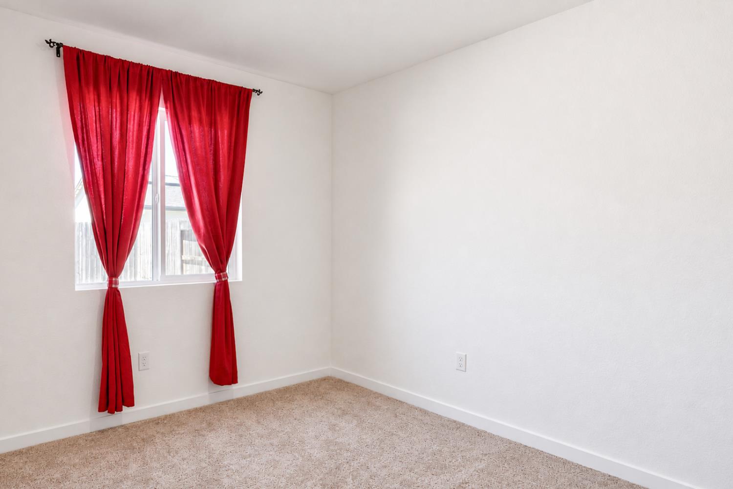 677 Mackenzie Ct, Merced, CA 95341