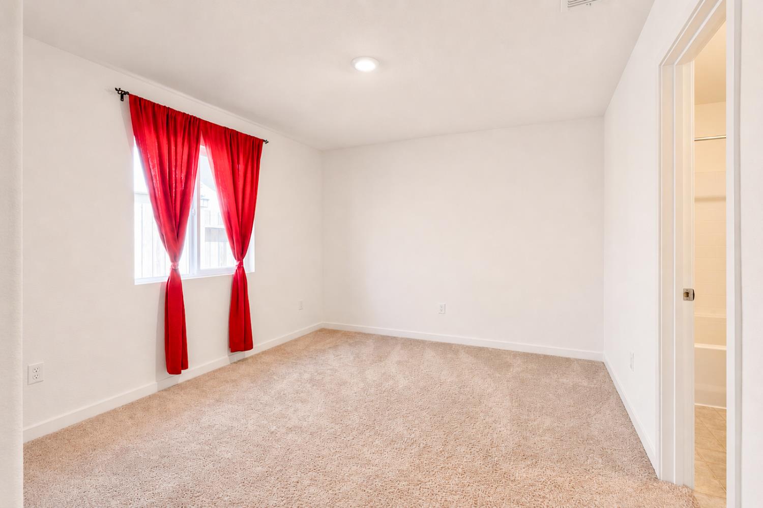 677 Mackenzie Ct, Merced, CA 95341