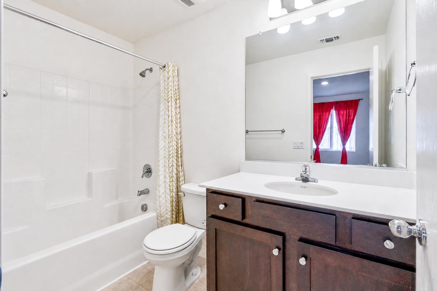 677 Mackenzie Ct, Merced, CA 95341