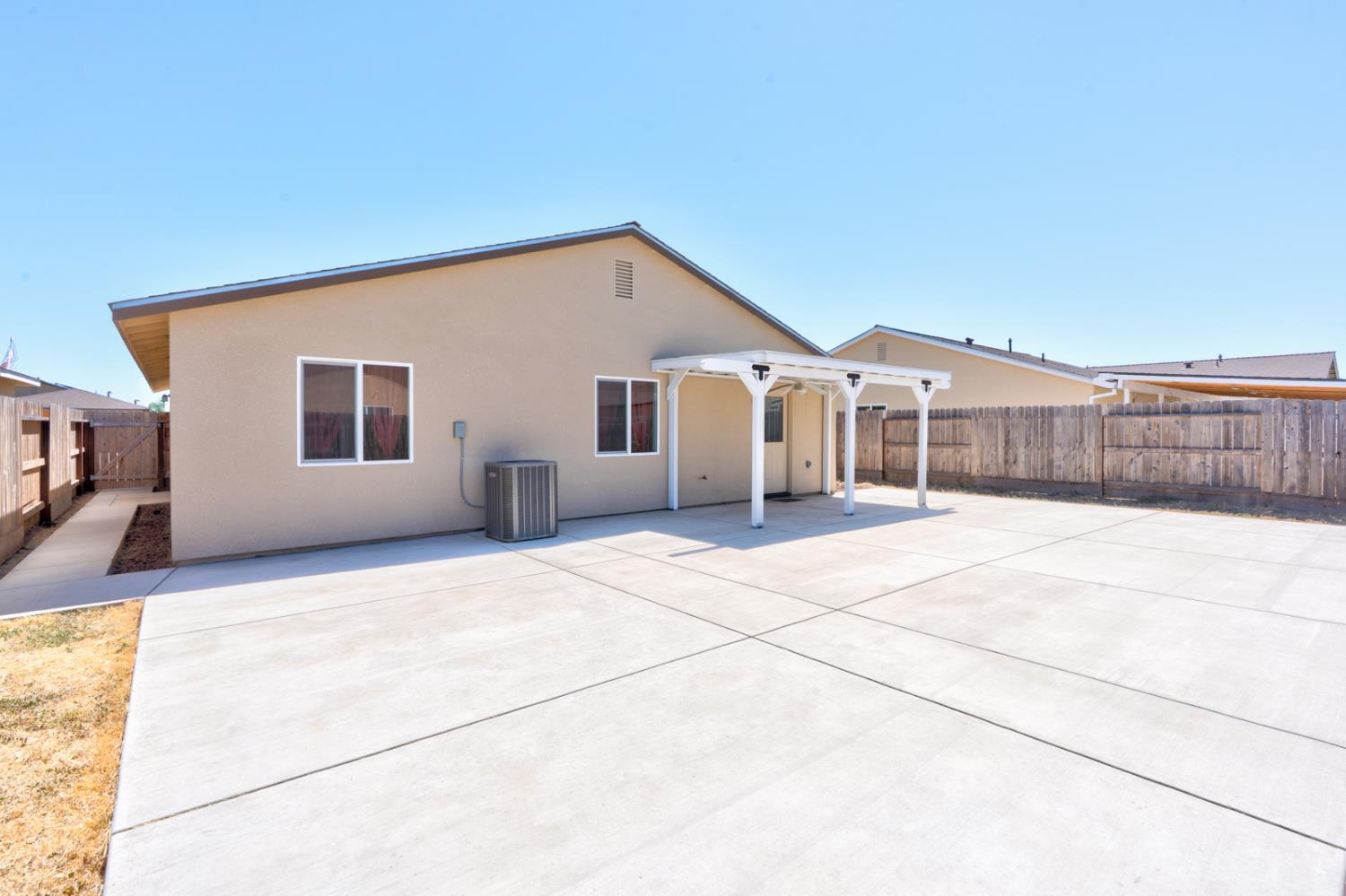 677 Mackenzie Ct, Merced, CA 95341