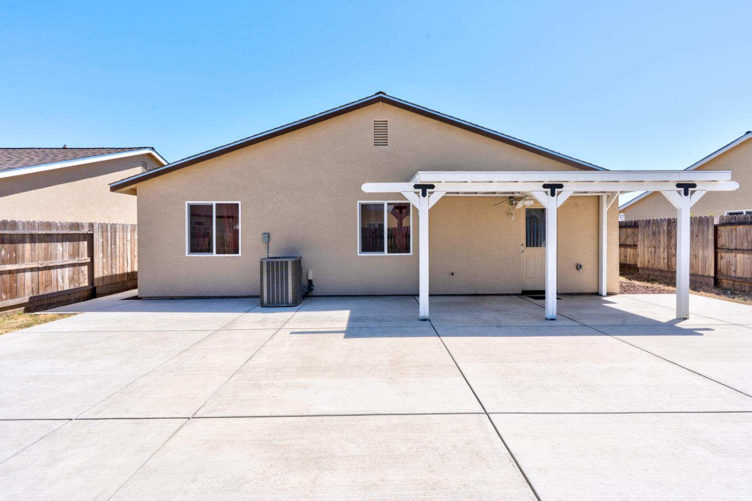 677 Mackenzie Ct, Merced, CA 95341