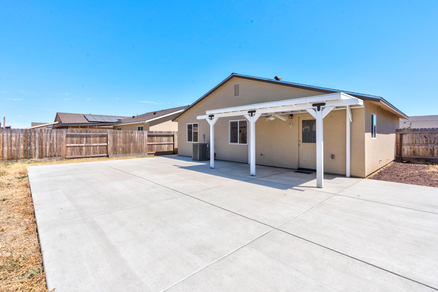 677 Mackenzie Ct, Merced, CA 95341