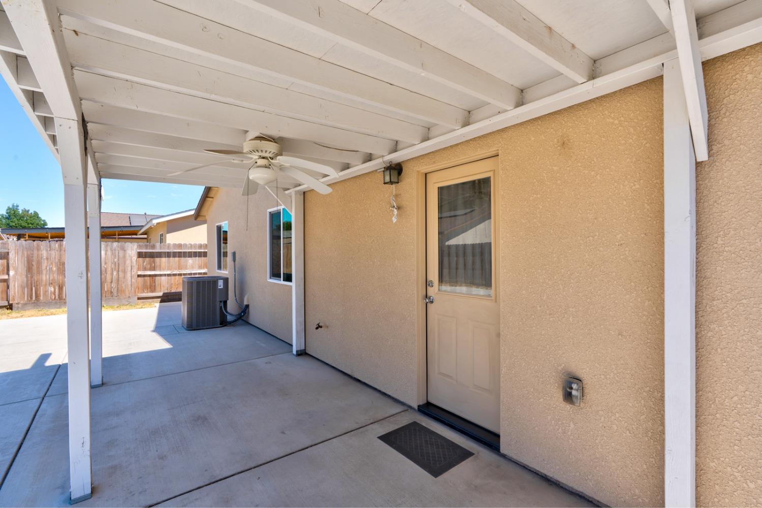 677 Mackenzie Ct, Merced, CA 95341