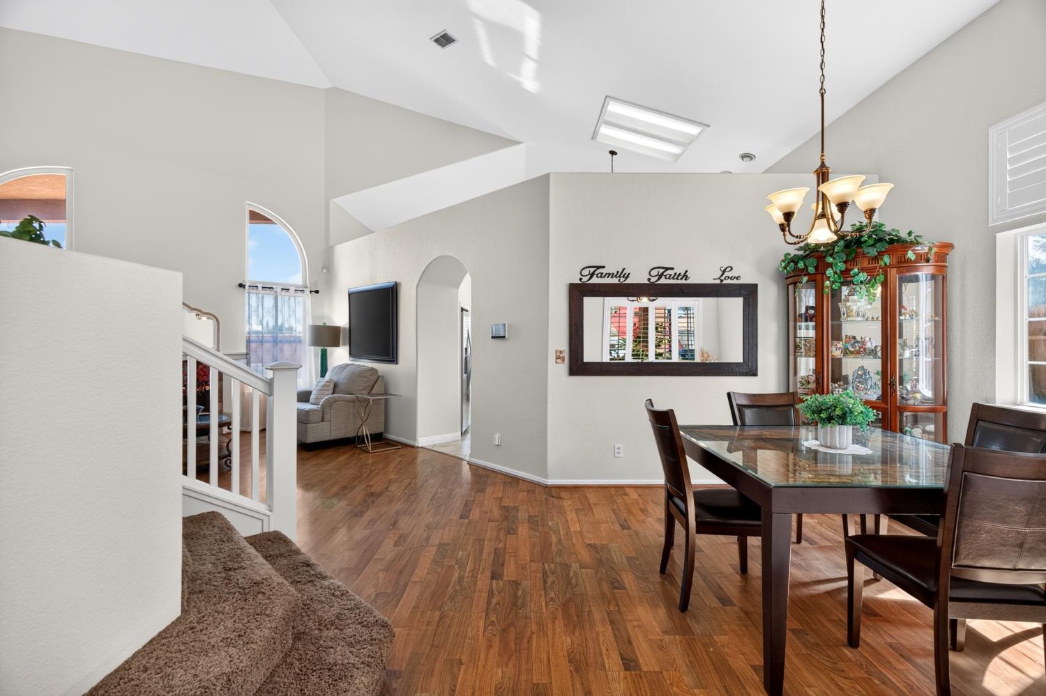 1824 Aberdeen Ct, Manteca, CA 95337