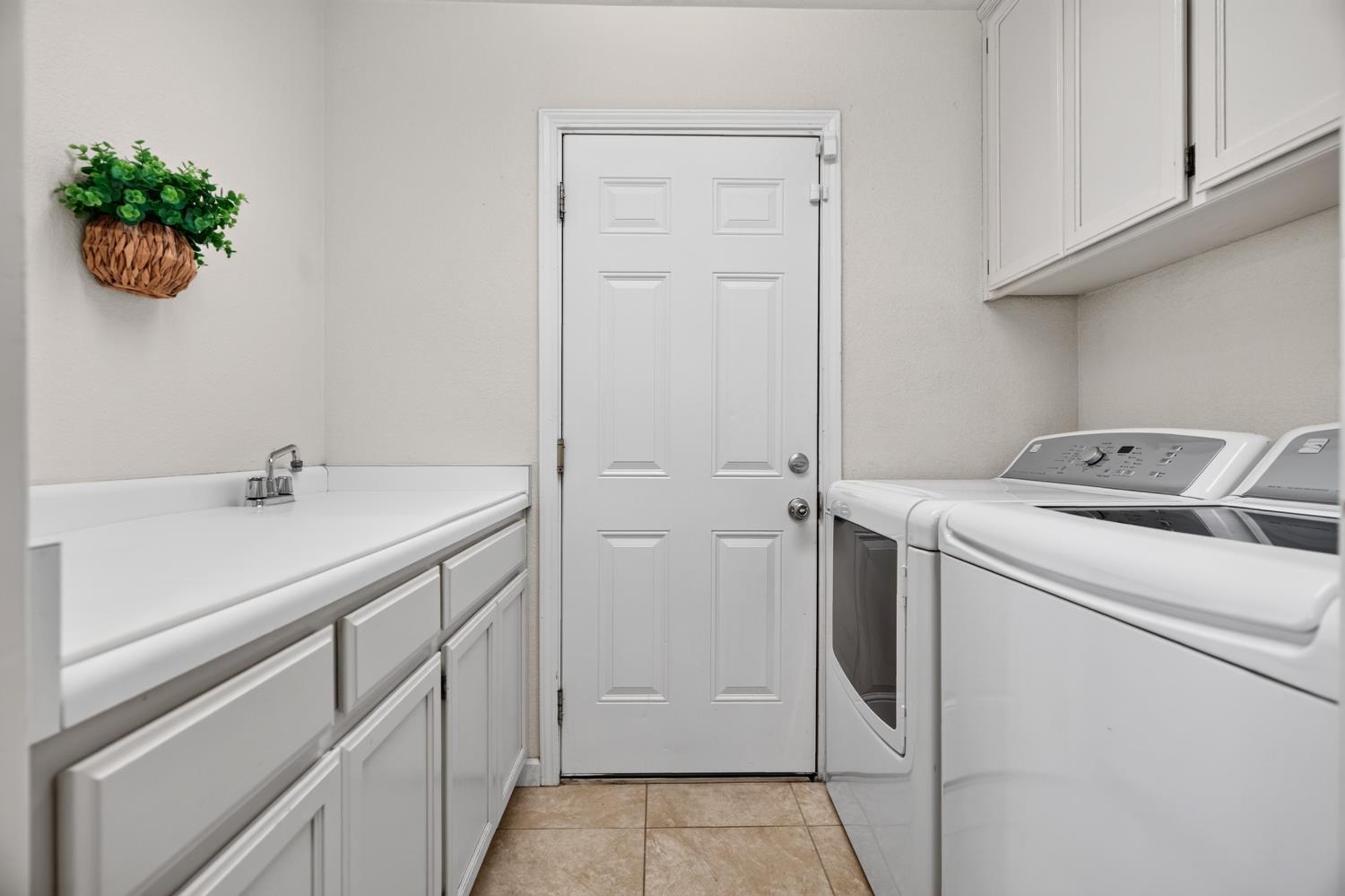 1824 Aberdeen Ct, Manteca, CA 95337