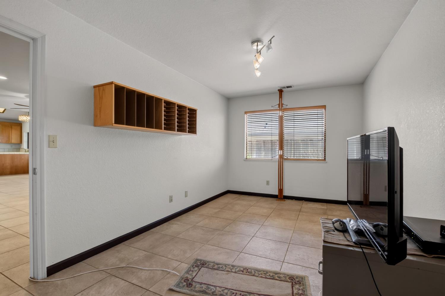 822 River Ave, Oakdale, CA 95361