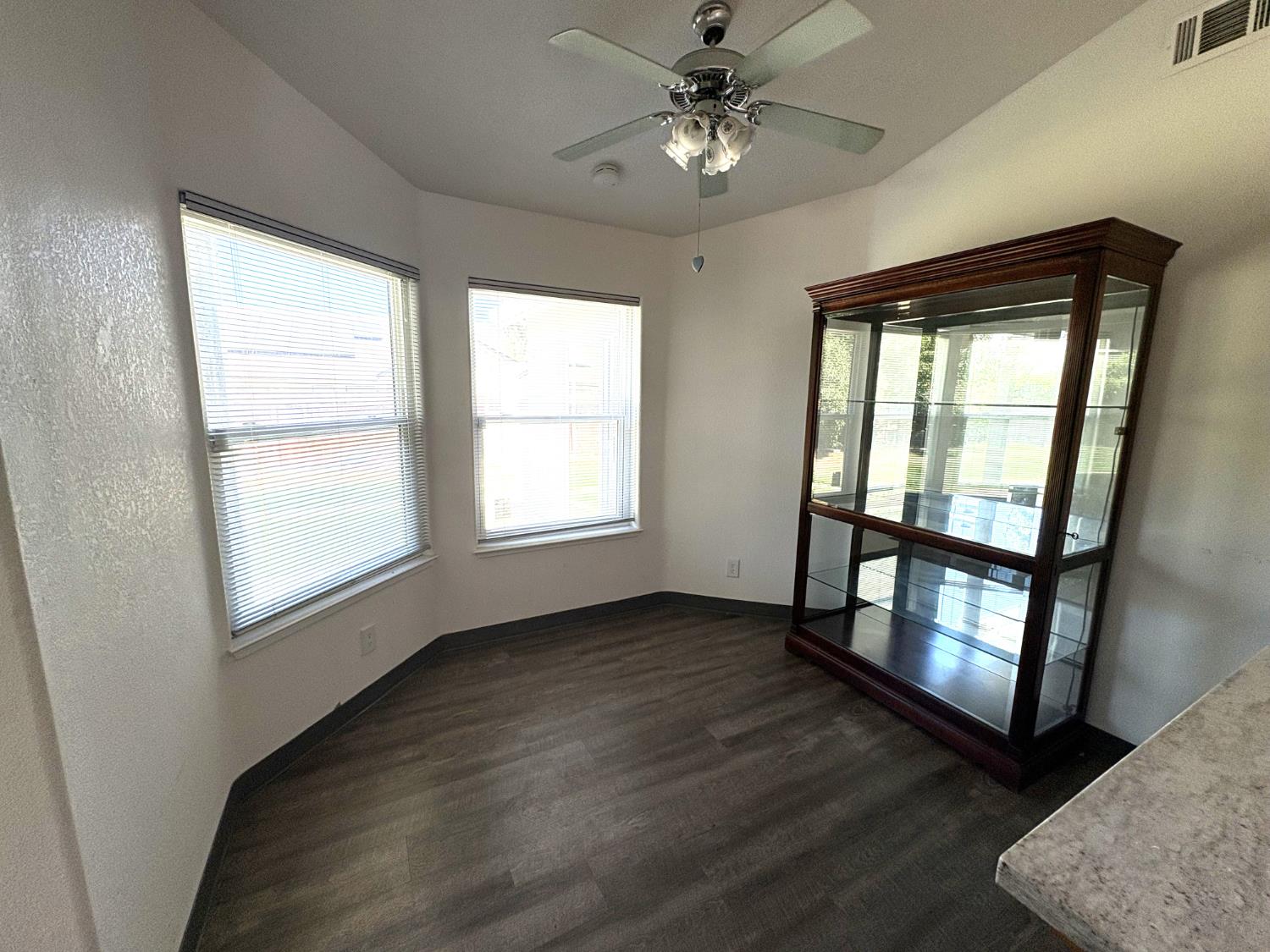 877 Mission Ridge Dr, Manteca, CA 95337