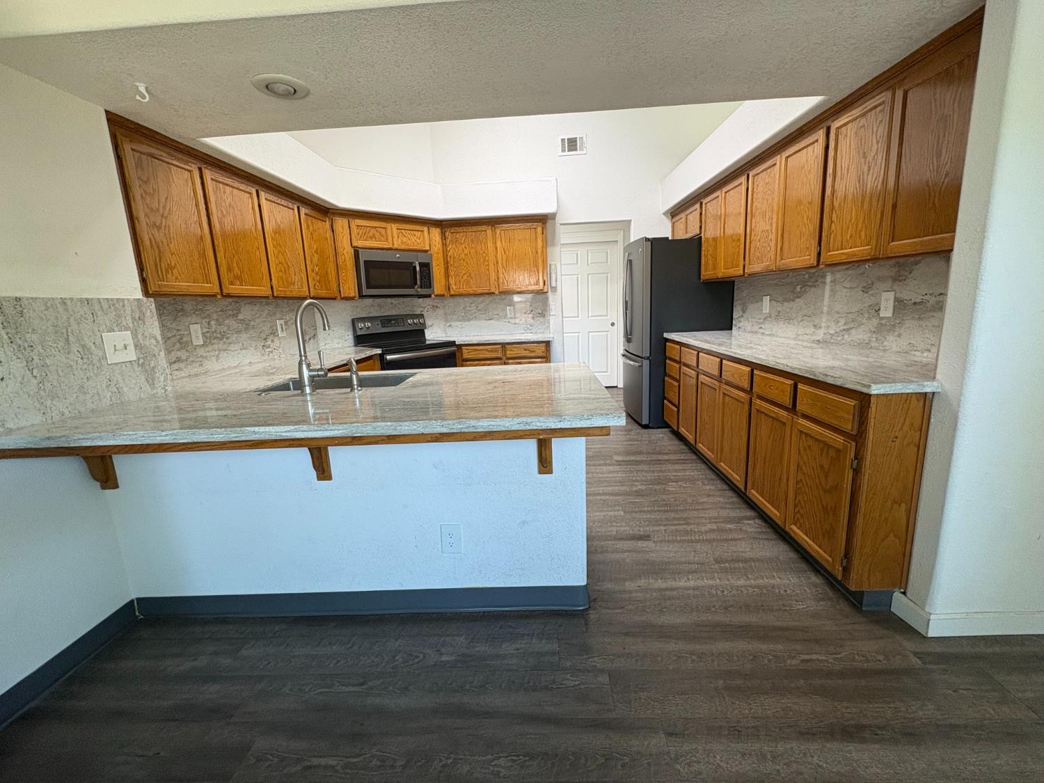 877 Mission Ridge Dr, Manteca, CA 95337