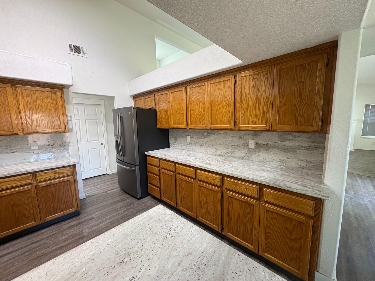 877 Mission Ridge Dr, Manteca, CA 95337