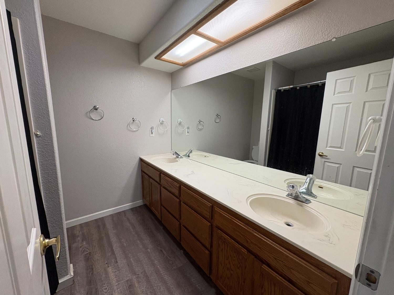 877 Mission Ridge Dr, Manteca, CA 95337