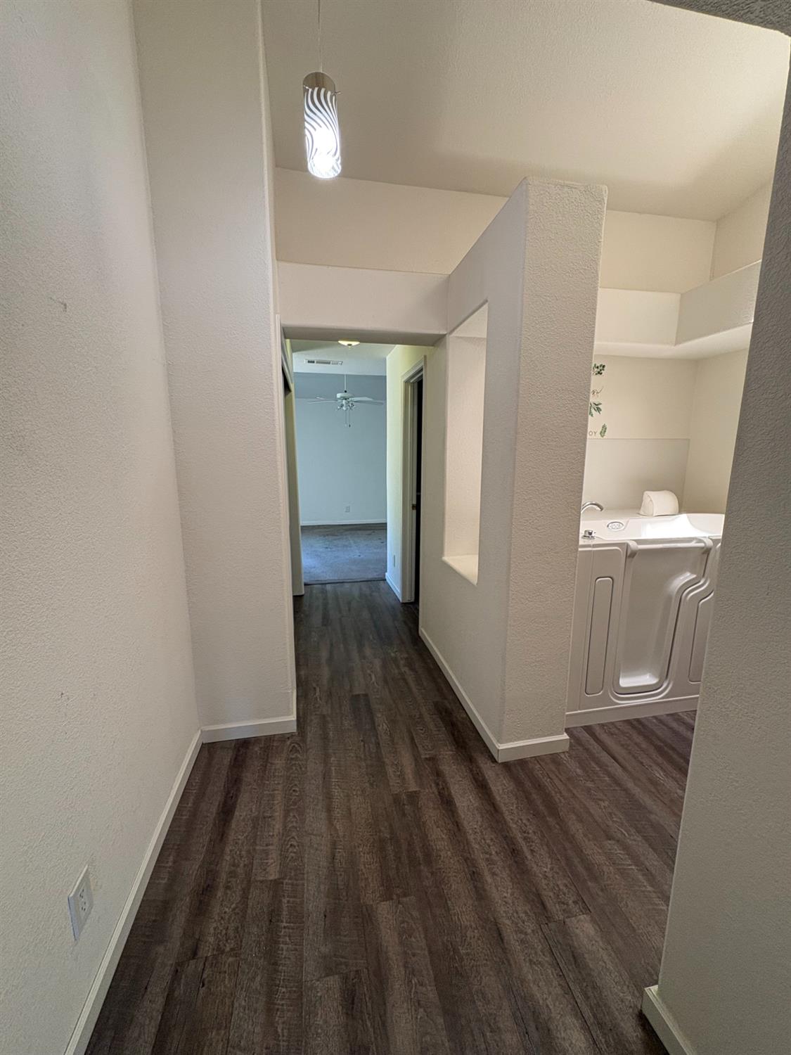 877 Mission Ridge Dr, Manteca, CA 95337