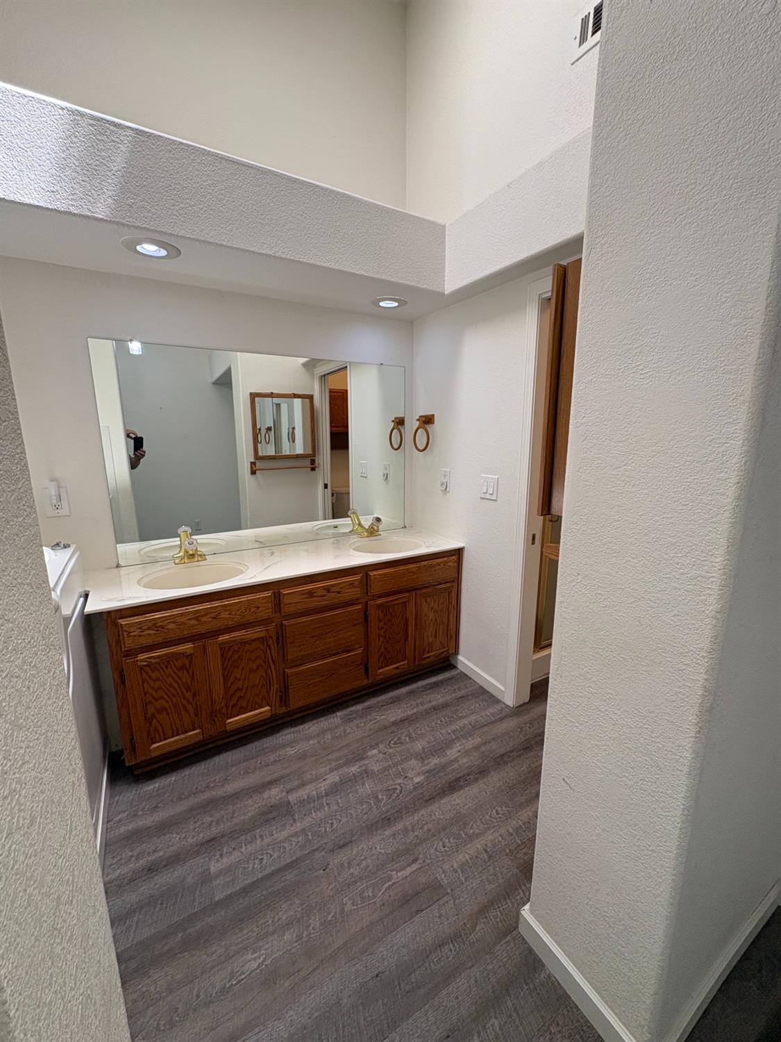 877 Mission Ridge Dr, Manteca, CA 95337