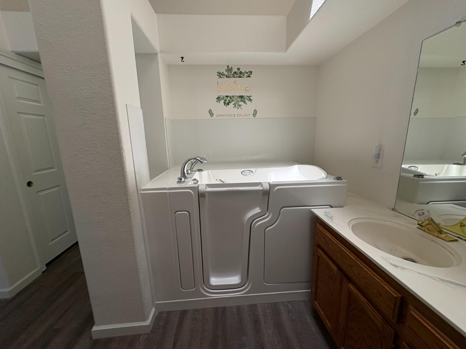 877 Mission Ridge Dr, Manteca, CA 95337