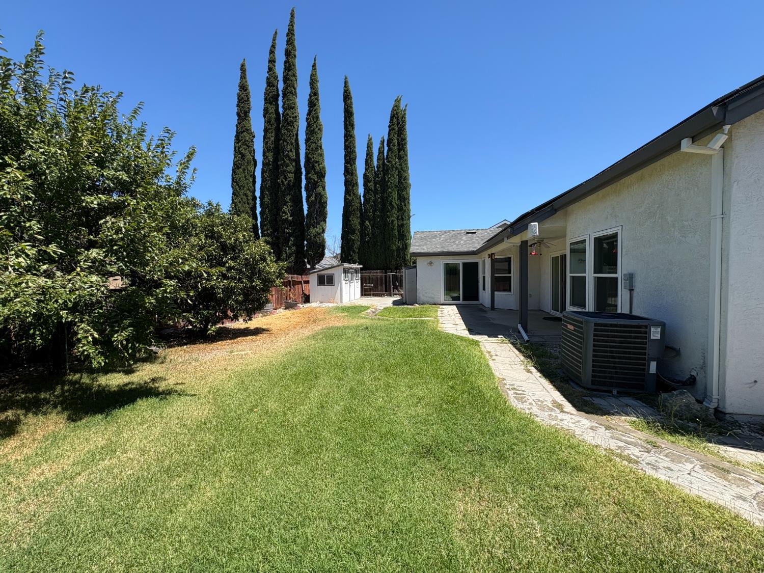877 Mission Ridge Dr, Manteca, CA 95337