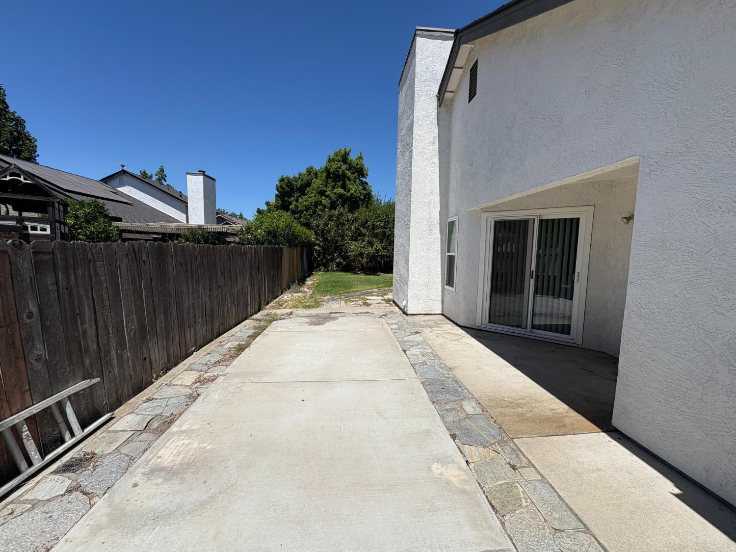 877 Mission Ridge Dr, Manteca, CA 95337