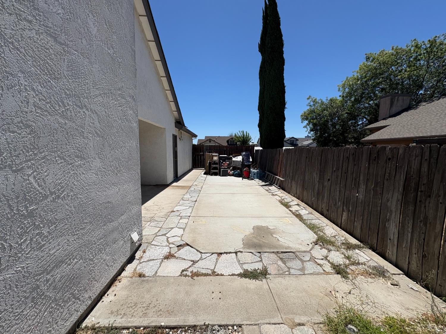 877 Mission Ridge Dr, Manteca, CA 95337