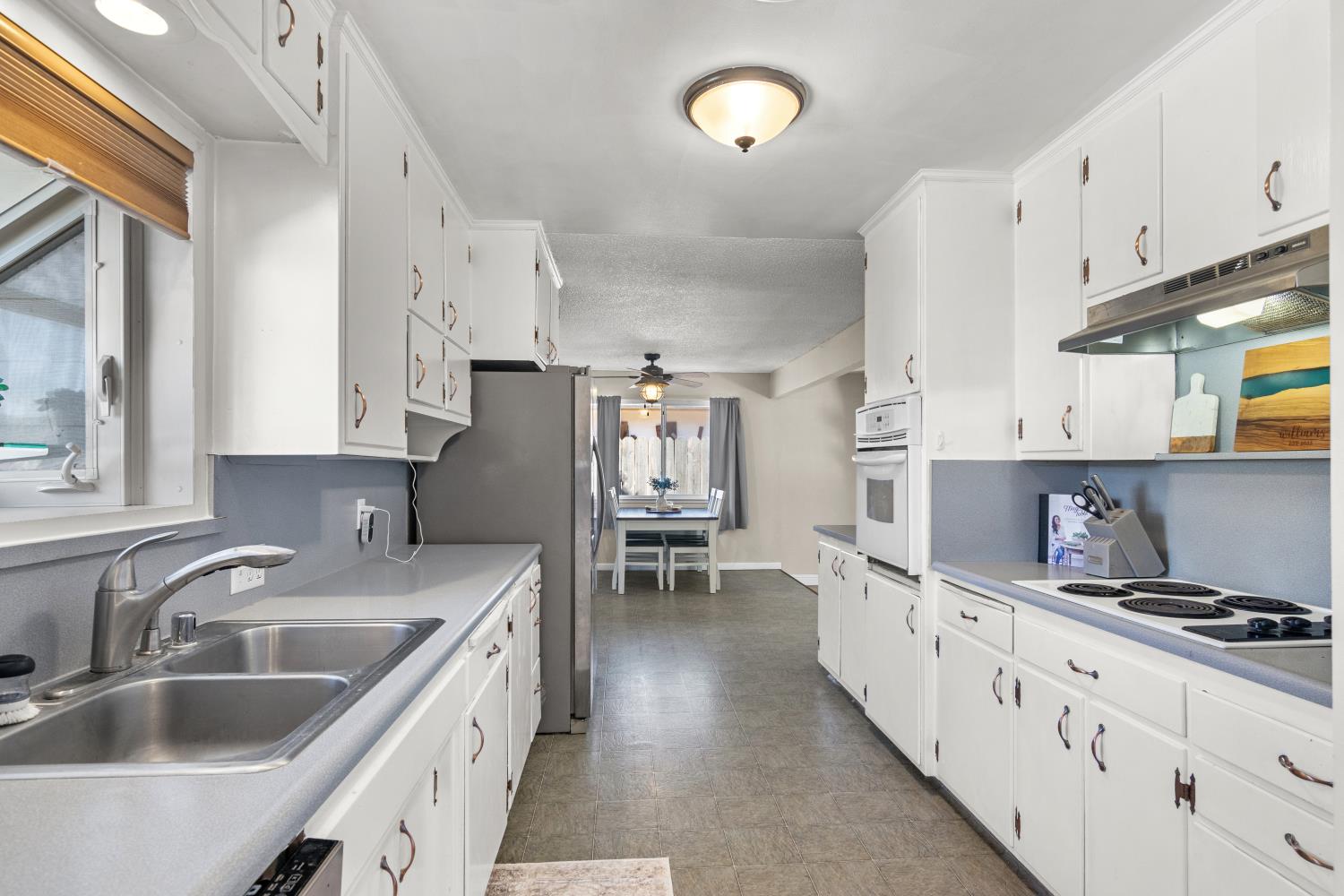 556 Del Rio Cir, Oakdale, CA 95361
