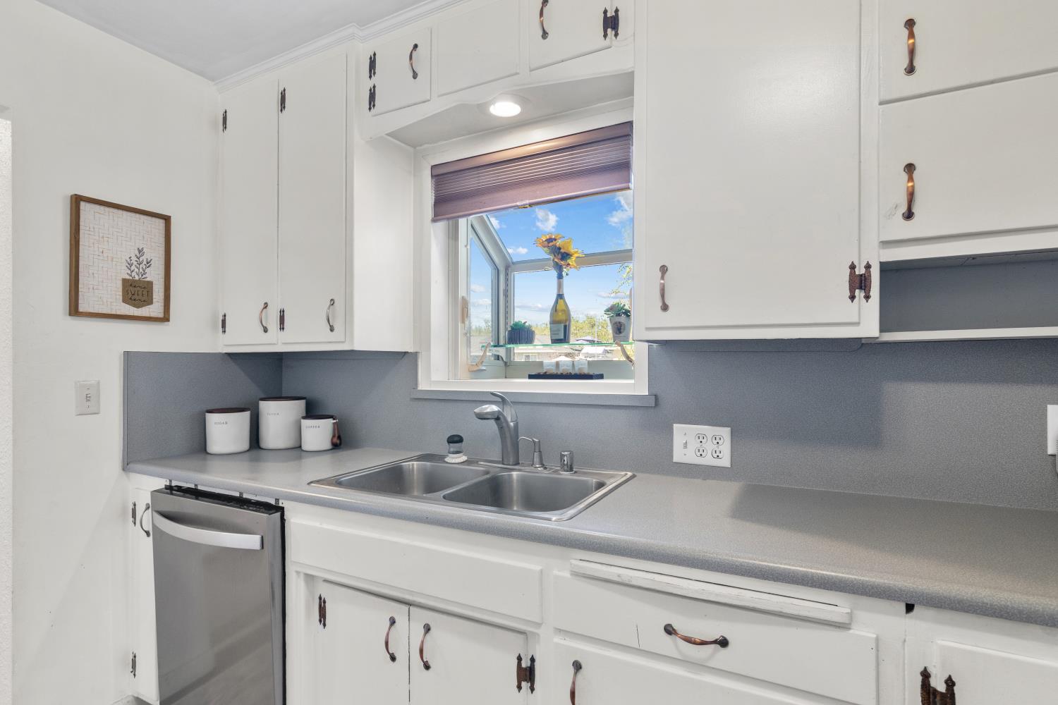 556 Del Rio Cir, Oakdale, CA 95361