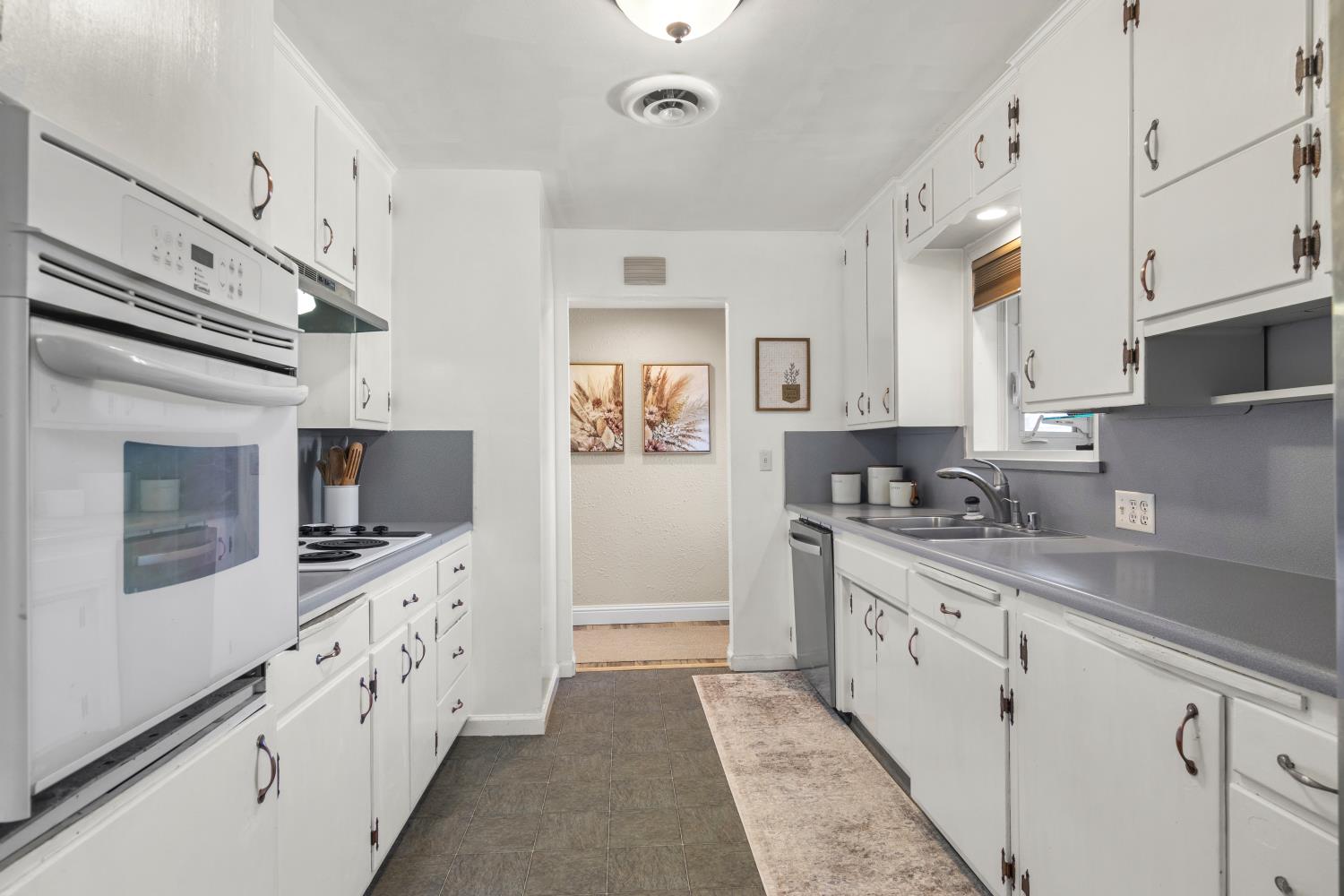 556 Del Rio Cir, Oakdale, CA 95361