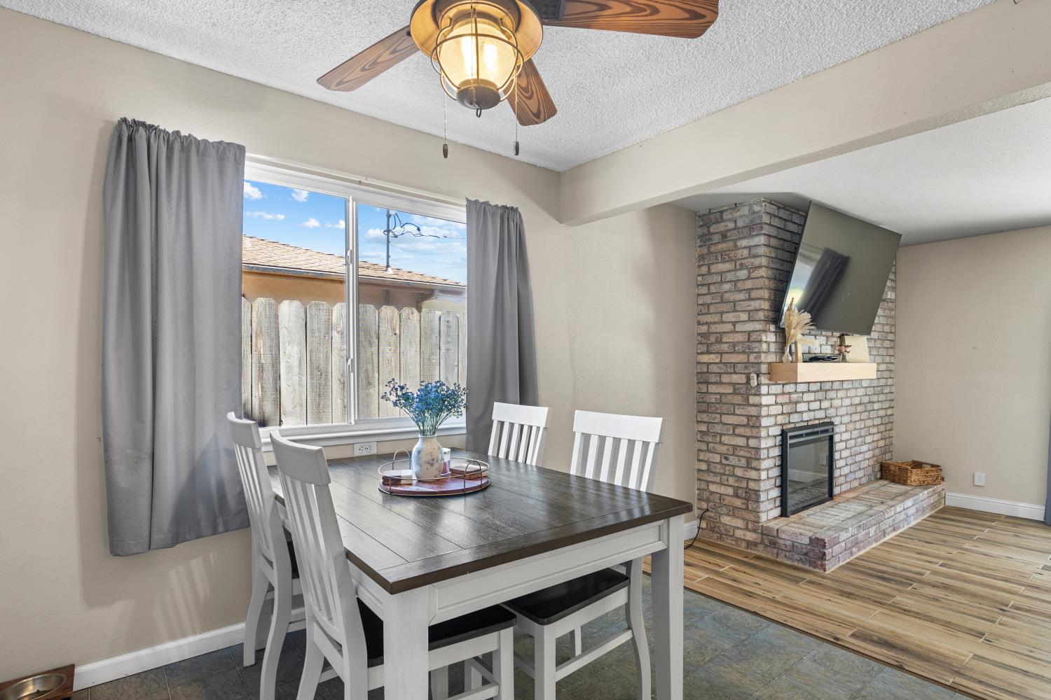 556 Del Rio Cir, Oakdale, CA 95361