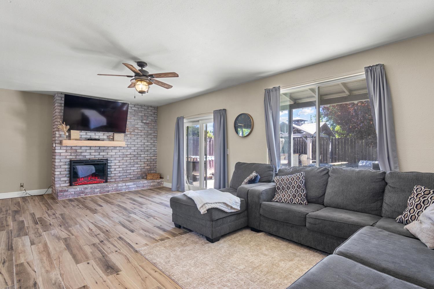 556 Del Rio Cir, Oakdale, CA 95361
